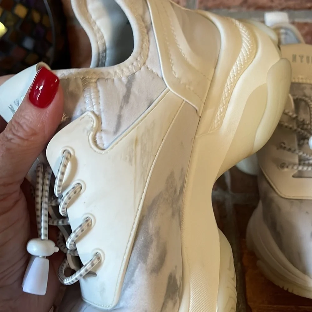 Steve Madden very clean